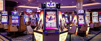 Filipino player managing PHP deposits and withdrawals on 789slot Finance page