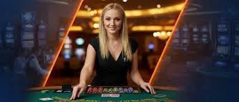 Filipino player reviewing PHP payment options on 789slot Finance from a smartphone